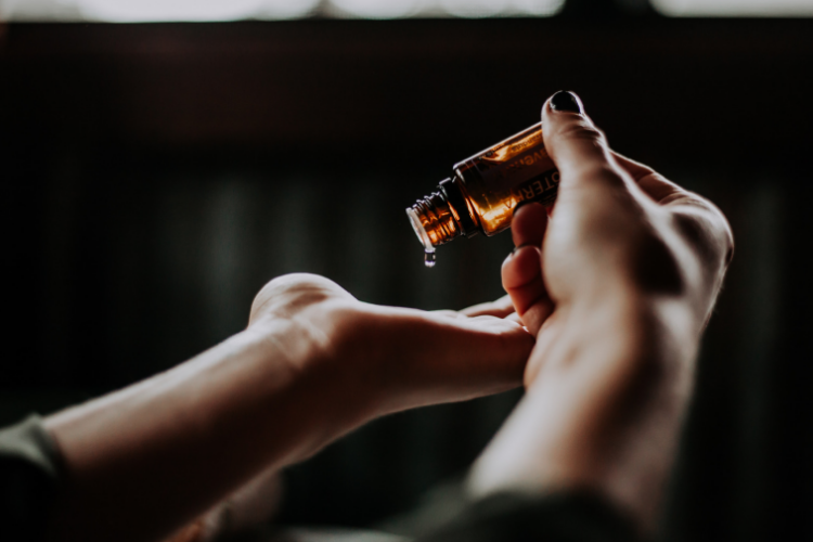 Essential oils for emotional support - Health Space Clinics